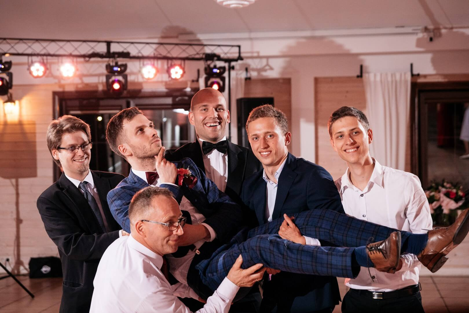Oferta fotografii ślubnej - Fotograf Gdańsk, Gdynia, Sopot 16 Zdjęcia grupowe na weselu. fotograf Szpakowicz Aleksander Gdańsk, Trójmiasto - szpakowicz-studio.pl 9